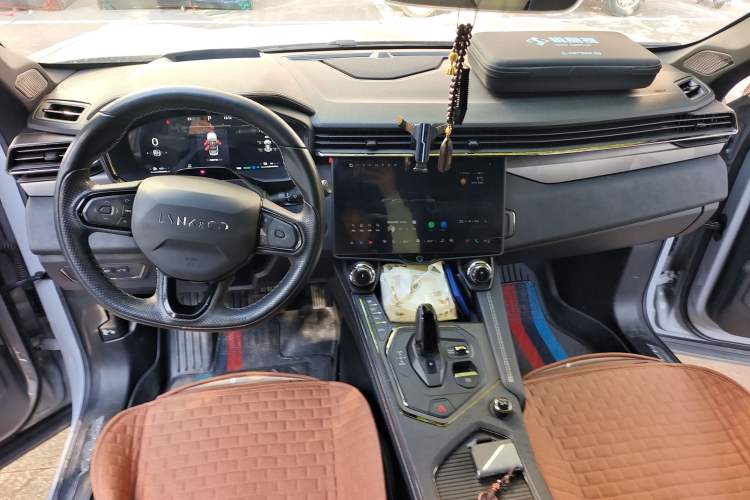 Used Lynk & Co 01 EM-P 2023 1.5TD EM-P PM Center Console
