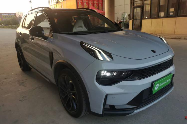 Used Lynk & Co 01 EM-P 2023 1.5TD EM-P Dawn Edition Front Right 45 Deg