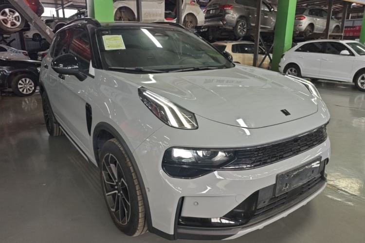 Used Lynk & Co 01 EM-P 2023 1.5TD EM-P Dawn Edition Front Right 45 Deg