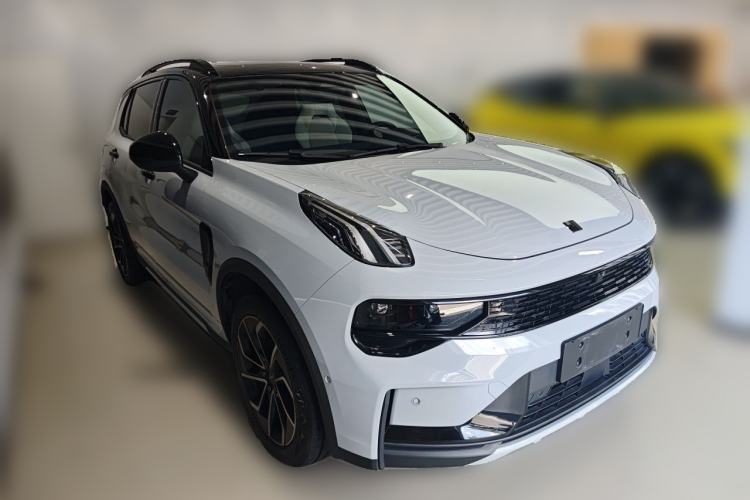 Used Lynk & Co 01 EM-P 2023 1.5TD EM-P Dawn Edition Front Right 45 Deg