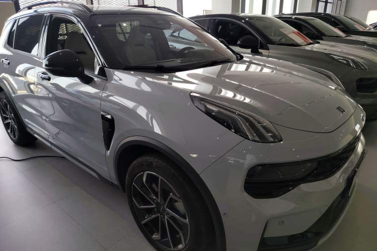 Used Lynk & Co 01 EM-P 2023 1.5TD EM-P Dawn Edition Front Right 45 Deg