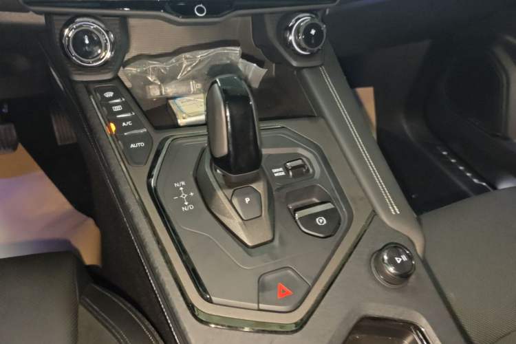 Used Lynk & Co 01 EM-P 2023 1.5TD EM-P Dawn Edition Gear Lever