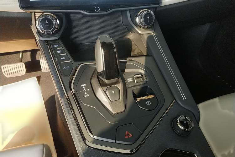 Used Lynk & Co 01 EM-P 2023 1.5TD EM-P Dawn Edition Gear Lever