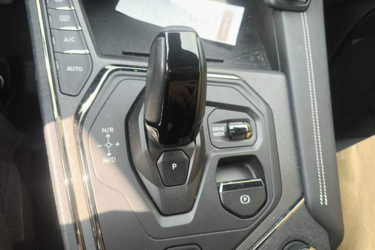 Used Lynk & Co 01 EM-P 2023 1.5TD EM-P PM Gear Lever