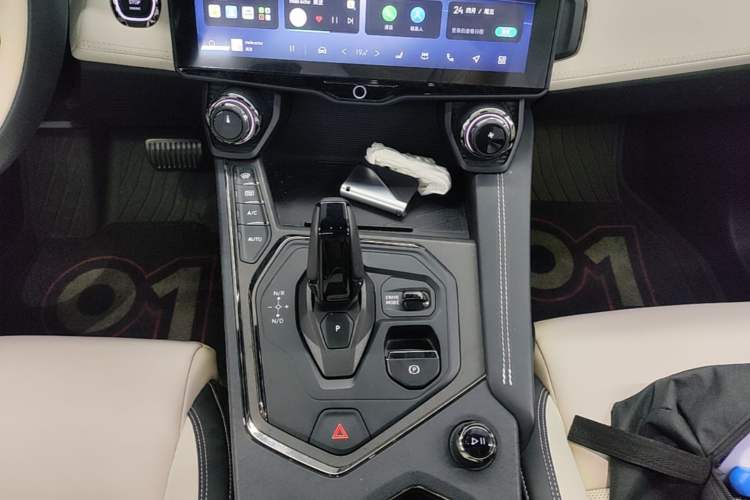 Used Lynk & Co 01 EM-P 2023 1.5TD EM-P Dawn Edition Gear Lever