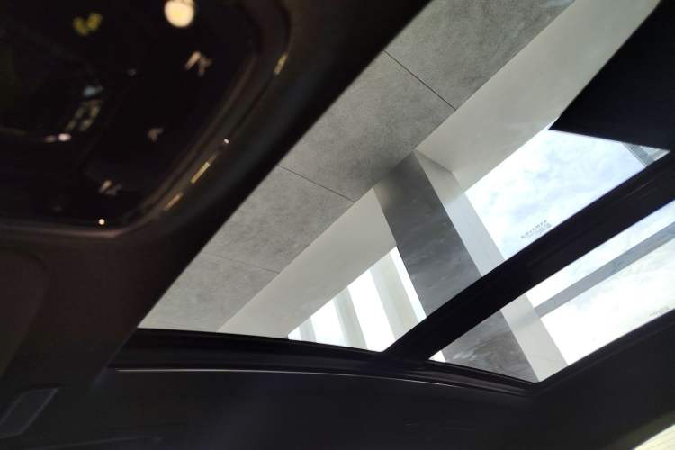 Used Lynk & Co 01 EM-P 2023 1.5TD EM-P Dawn Edition Headliner