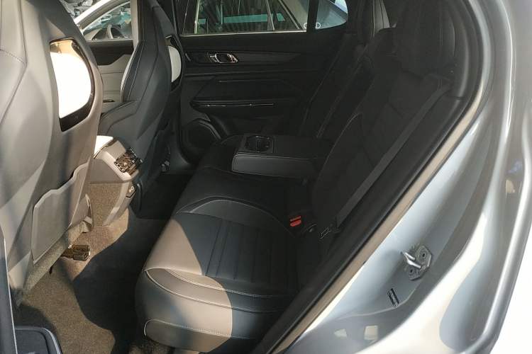 Used Lynk & Co 01 EM-P 2023 1.5TD EM-P Dawn Edition Interior 1