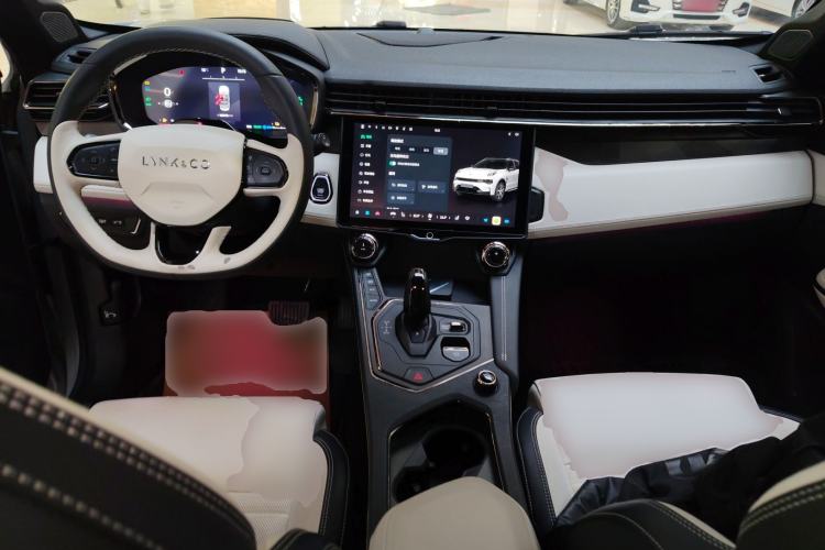 Used Lynk & Co 01 EM-P 2023 1.5TD EM-P Dawn Edition Interior 2