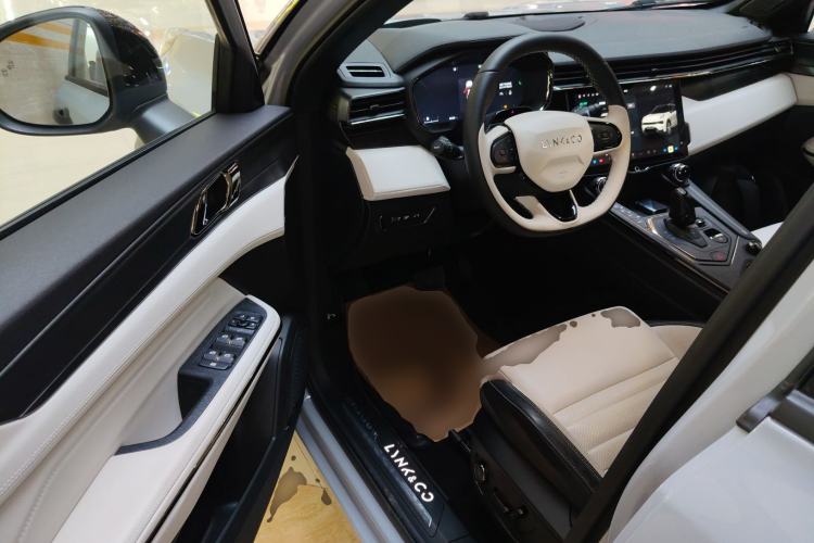 Used Lynk & Co 01 EM-P 2023 1.5TD EM-P Dawn Edition Interior 3