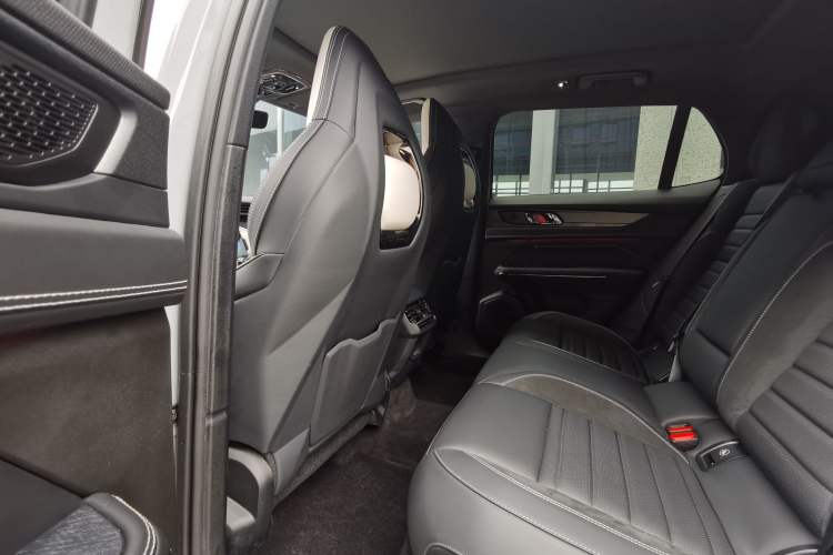 Used Lynk & Co 01 EM-P 2023 1.5TD EM-P Dawn Edition Interior 3