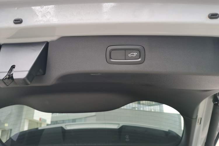 Used Lynk & Co 01 EM-P 2023 1.5TD EM-P Dawn Edition Interior 4