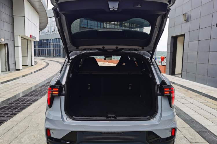 Used Lynk & Co 01 EM-P 2023 1.5TD EM-P Dawn Edition Interior 5
