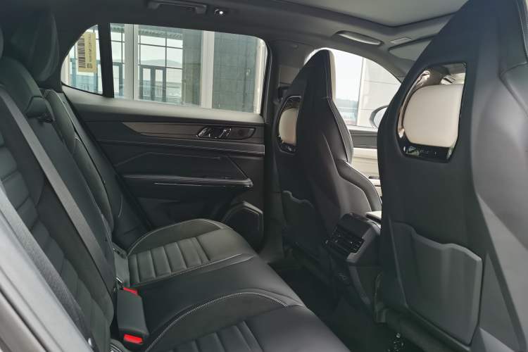 Used Lynk & Co 01 EM-P 2023 1.5TD EM-P Dawn Edition Interior 6