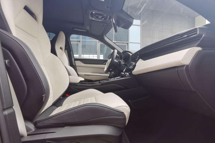 Used Lynk & Co 01 EM-P 2023 1.5TD EM-P Dawn Edition Interior 7