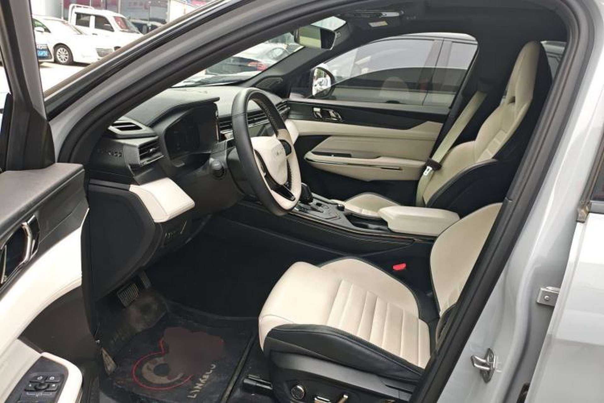 Used Lynk & Co 01 EM-P 2023 1.5TD EM-P Dawn Edition Left Front Seat