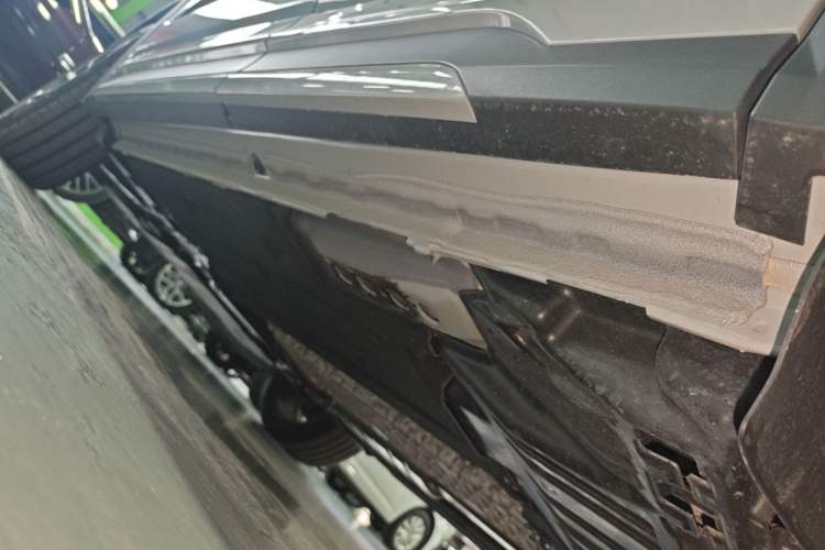 Used Lynk & Co 01 EM-P 2023 1.5TD EM-P Dawn Edition Left Side Sill