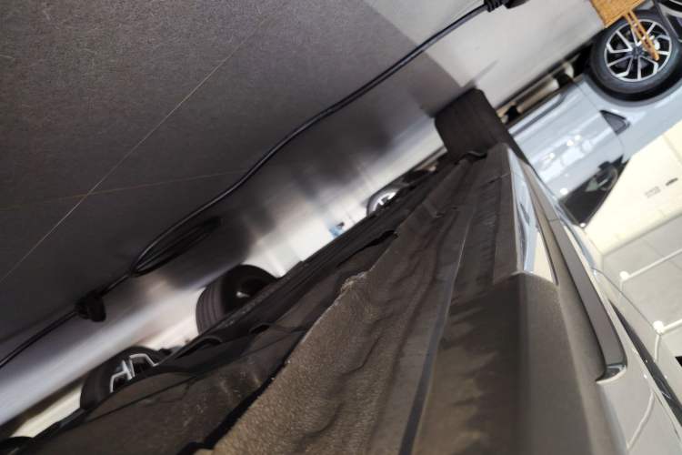 Used Lynk & Co 01 EM-P 2023 1.5TD EM-P Dawn Edition Left Side Sill