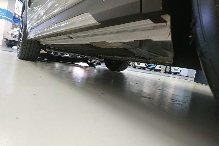 Used Lynk & Co 01 EM-P 2023 1.5TD EM-P PM Left Side Sill