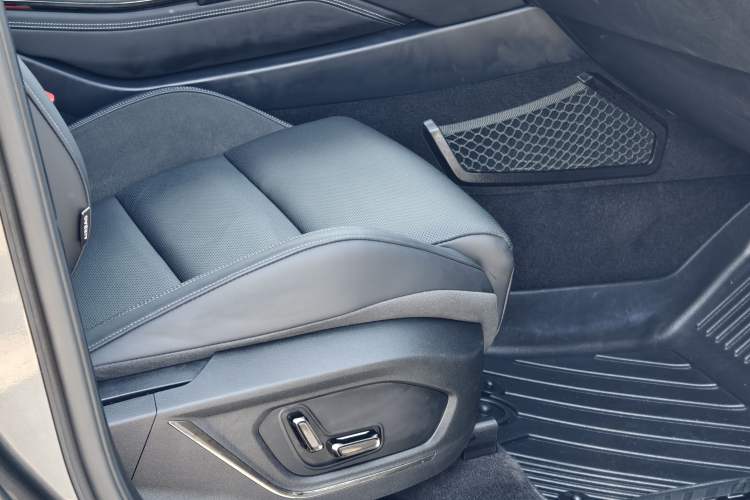 Used Lynk & Co 01 EM-P 2023 1.5TD EM-P PM Right Front Seat