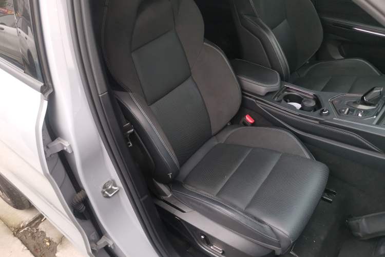 Used Lynk & Co 01 EM-P 2023 1.5TD EM-P PM Right Front Seat