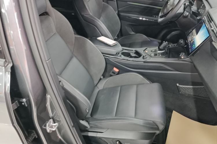 Used Lynk & Co 01 EM-P 2023 1.5TD EM-P Dawn Edition Right Front Seat