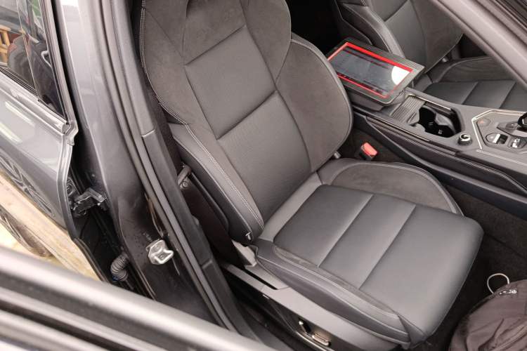 Used Lynk & Co 01 EM-P 2023 1.5TD EM-P PM Right Front Seat