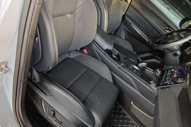 Used Lynk & Co 01 EM-P 2023 1.5TD EM-P PM Right Front Seat