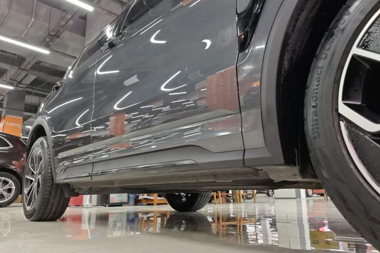 Used Lynk & Co 01 EM-P 2023 1.5TD EM-P Dawn Edition Right Side Sill