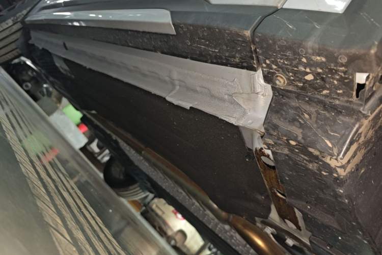 Used Lynk & Co 01 EM-P 2023 1.5TD EM-P Dawn Edition Right Side Sill