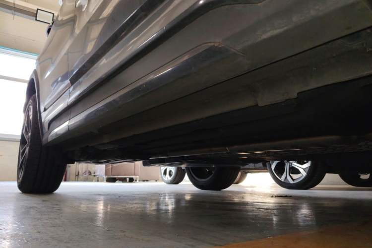 Used Lynk & Co 01 EM-P 2023 1.5TD EM-P PM Right Side Sill