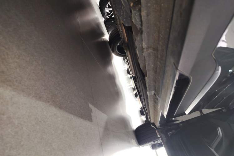Used Lynk & Co 01 EM-P 2023 1.5TD EM-P PM Right Side Sill