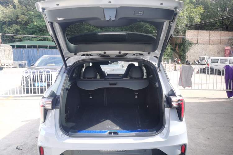 Used Lynk & Co 01 EM-P 2023 1.5TD EM-P Dawn Edition Trunk