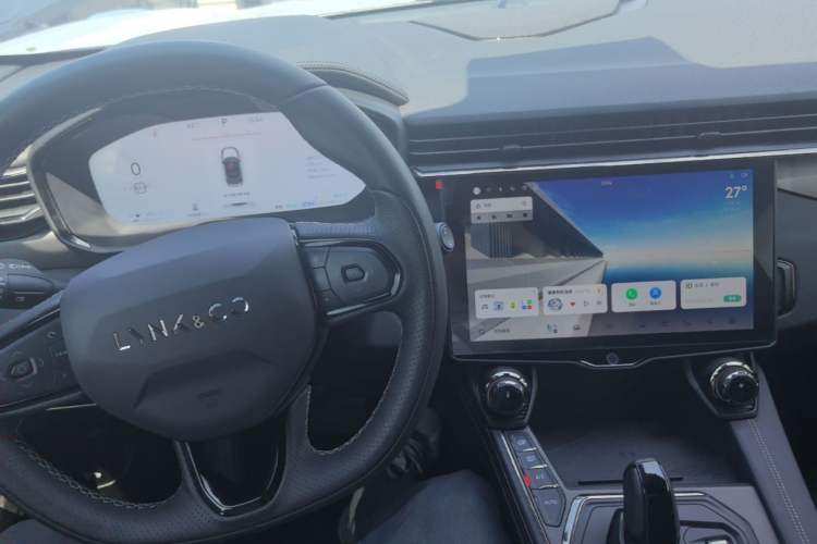 Used Lynk & Co 01 EM-P 2023 1.5TD EM-P PM Center Console