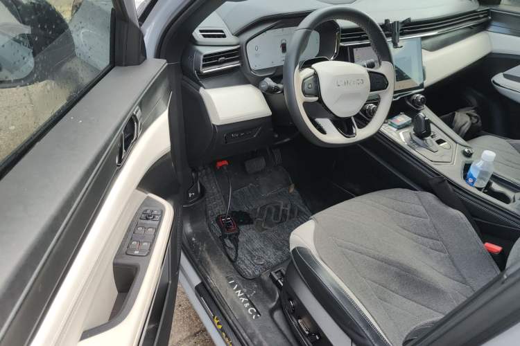 Used Lynk & Co 01 EM-P 2023 1.5TD EM-P Dawn Edition Driver Seat