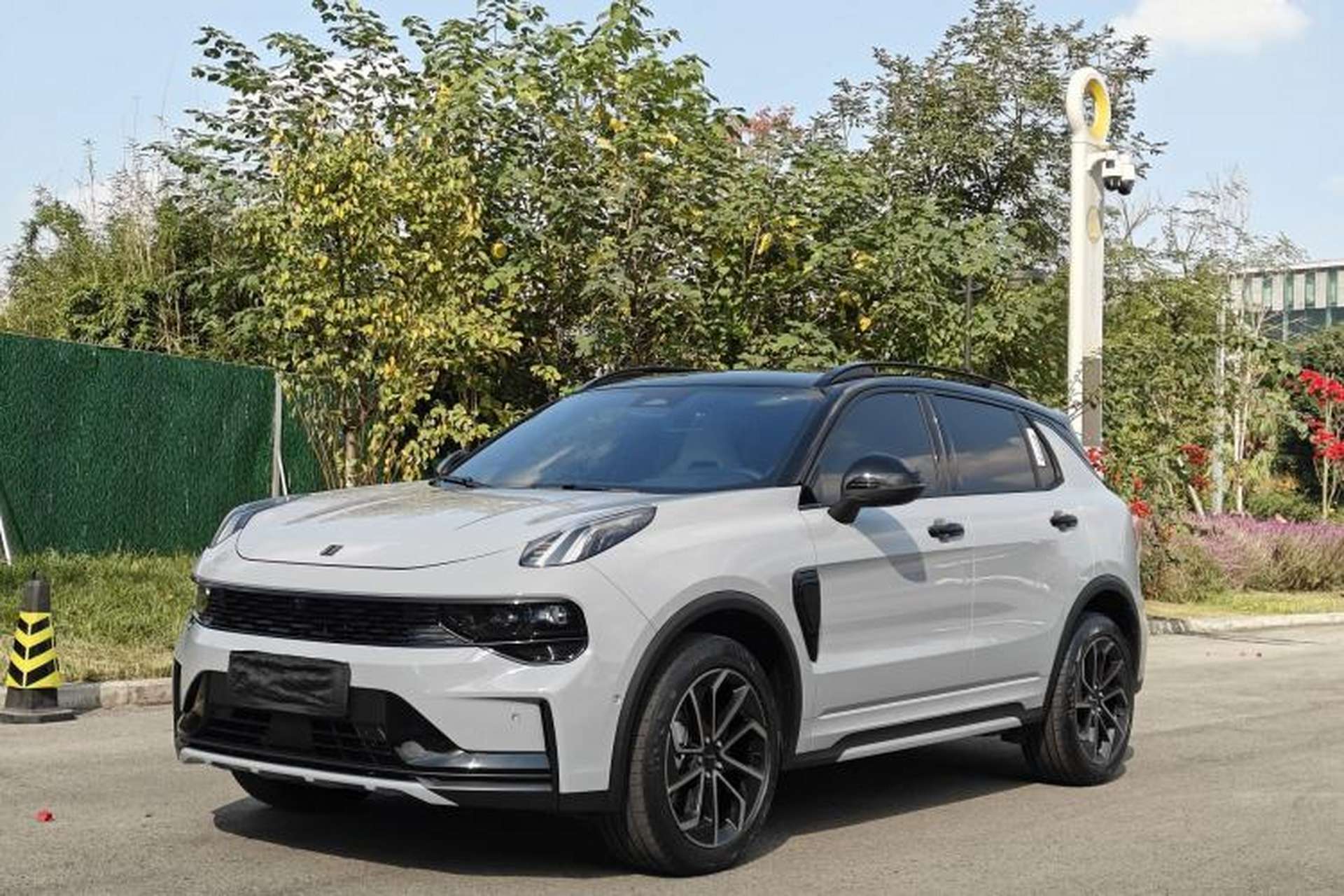Used Lynk & Co 01 EM-P 2023 1.5TD EM-P Dawn Edition Front Left 45 Deg