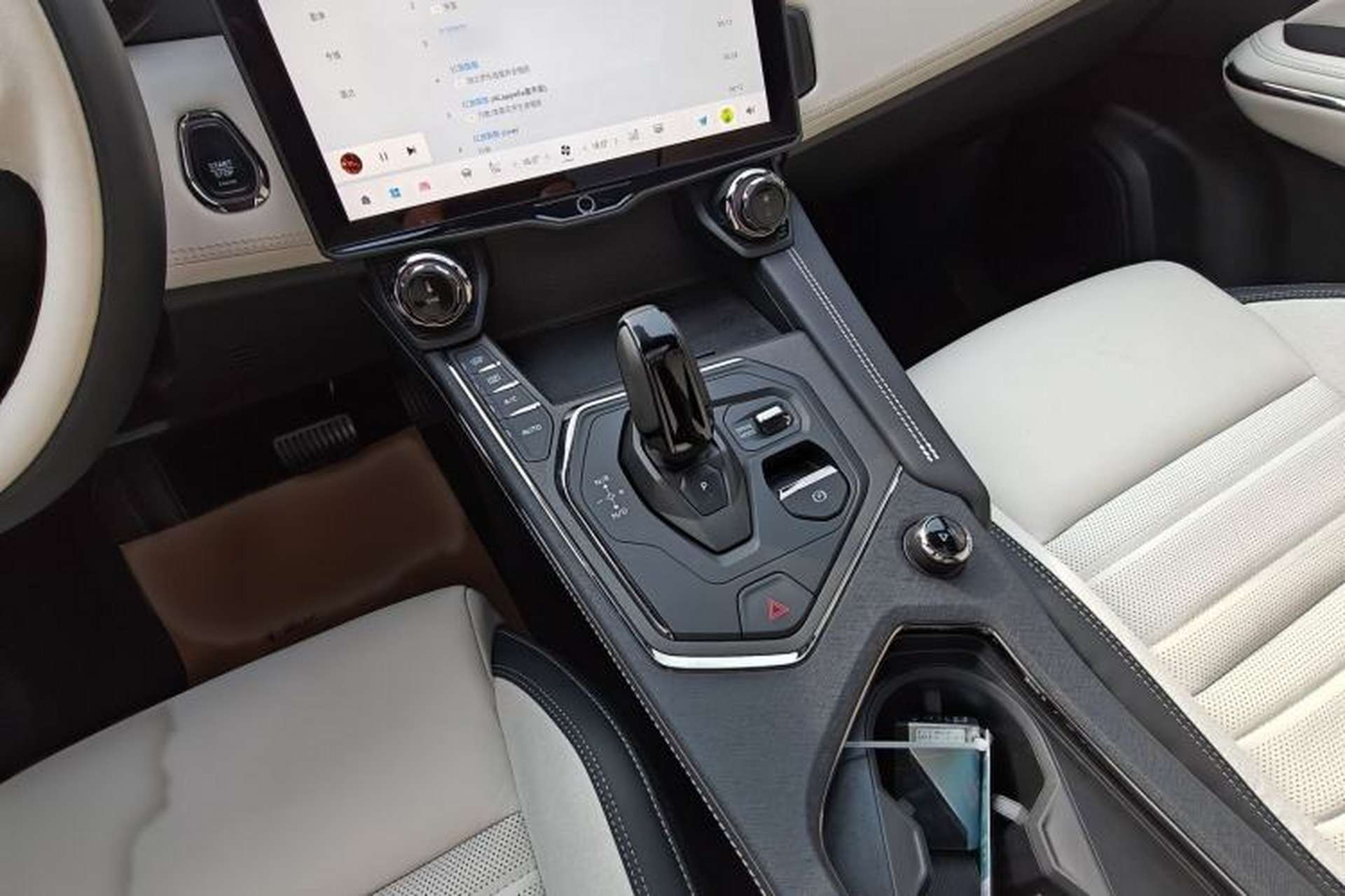 Used Lynk & Co 01 EM-P 2023 1.5TD EM-P Dawn Edition Gear Lever