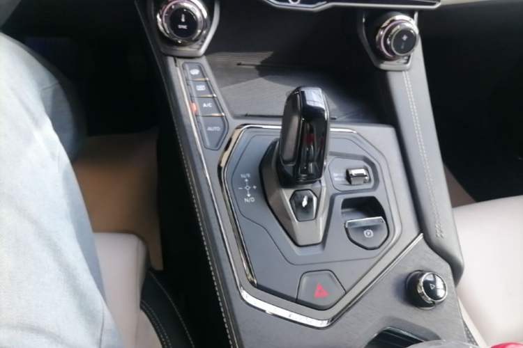 Used Lynk & Co 01 EM-P 2023 1.5TD EM-P Dawn Edition Gear Lever