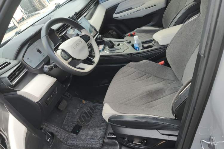 Used Lynk & Co 01 EM-P 2023 1.5TD EM-P Dawn Edition Left Front Seat
