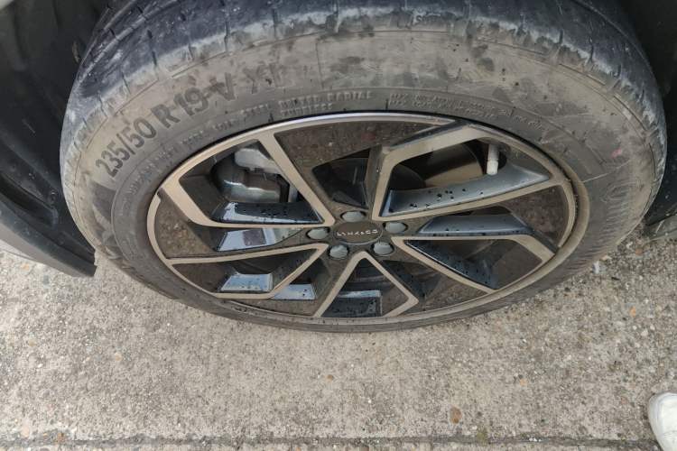 Used Lynk & Co 01 EM-P 2023 1.5TD EM-P Dawn Edition Left Front Wheel Hub