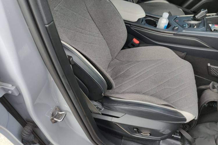 Used Lynk & Co 01 EM-P 2023 1.5TD EM-P Dawn Edition Right Front Seat