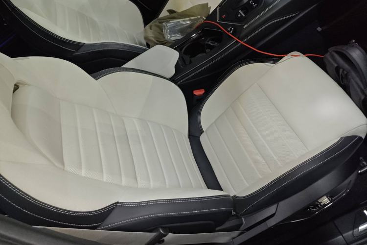 Used Lynk & Co 01 EM-P 2023 1.5TD EM-P Dawn Edition Right Front Seat