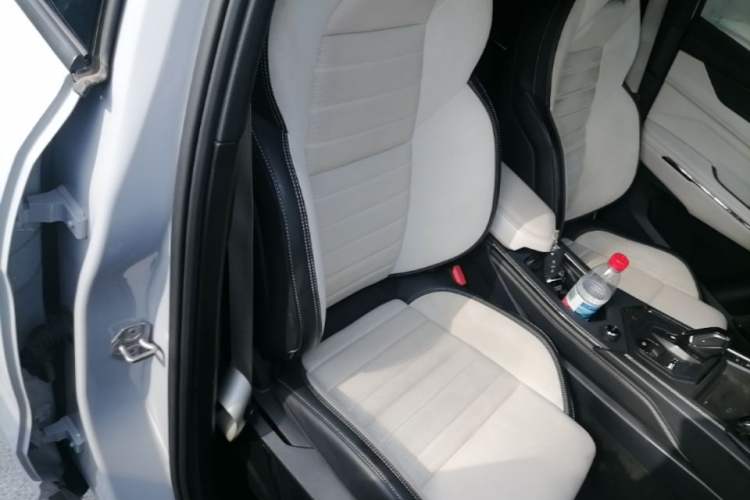 Used Lynk & Co 01 EM-P 2023 1.5TD EM-P Dawn Edition Right Front Seat