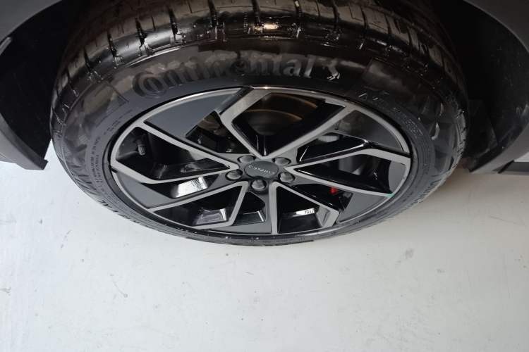 Used Lynk & Co 01 EM-P 2023 1.5TD EM-P Dawn Edition Right Rear Wheel Hub