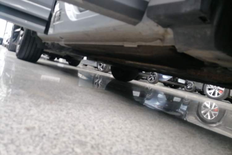 Used Lynk & Co 01 EM-P 2023 1.5TD EM-P Dawn Edition Right Side Sill
