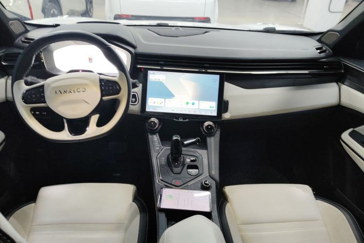 Used Lynk & Co 01 EM-P 2023 1.5TD EM-P Dawn Edition Center Console