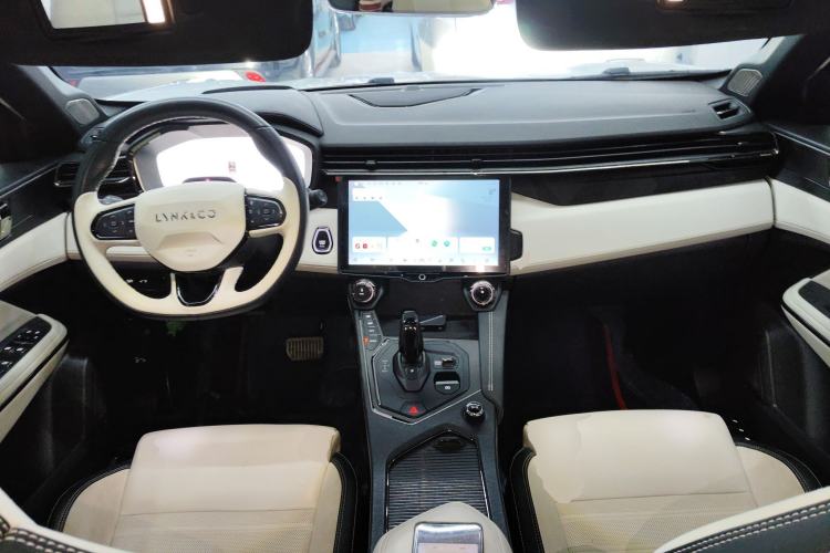 Used Lynk & Co 01 EM-P 2023 1.5TD EM-P Dawn Edition Center Console