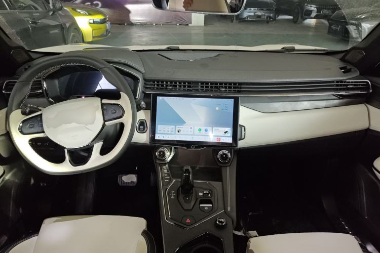 Used Lynk & Co 01 EM-P 2023 1.5TD EM-P Dawn Edition Center Console