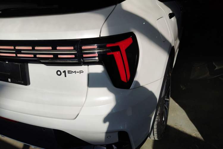 Used Lynk & Co 01 EM-P 2023 1.5TD EM-P PM Exterior 6
