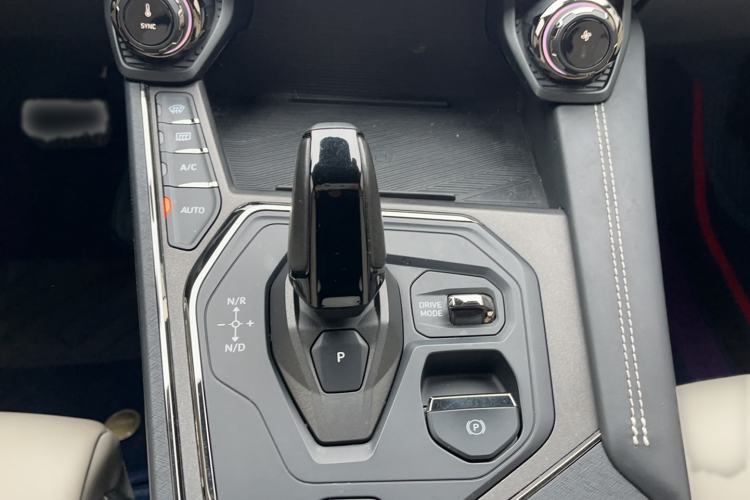 Used Lynk & Co 01 EM-P 2023 1.5TD EM-P Dawn Edition Gear Lever