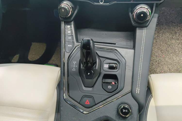 Used Lynk & Co 01 EM-P 2023 1.5TD EM-P Dawn Edition Gear Lever